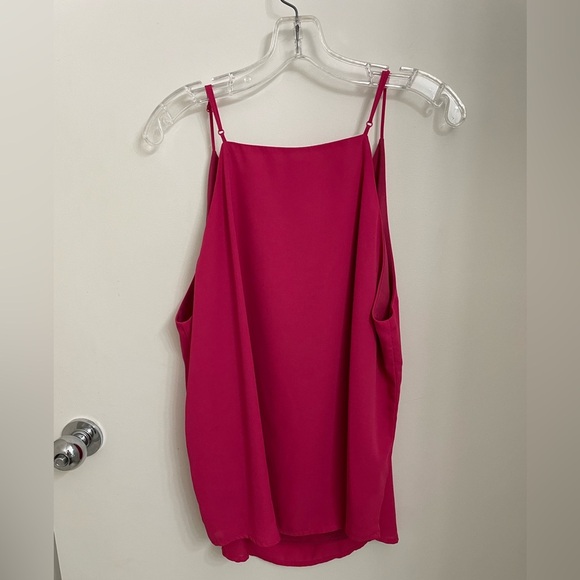 Sleeveless deep pink v-neck - Picture 2 of 5